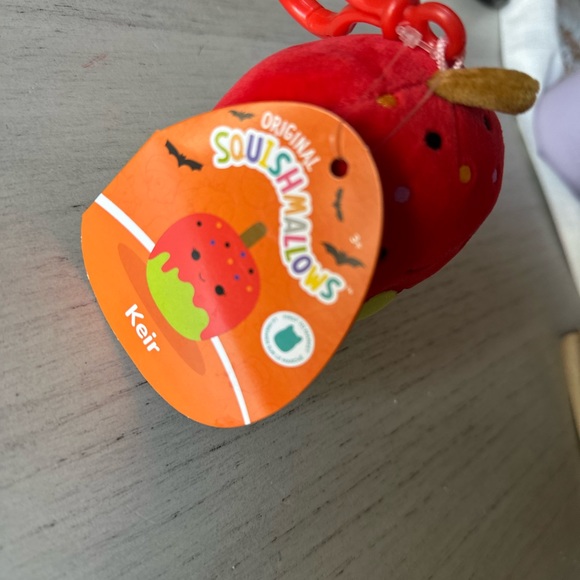 Rare candy apple keychain squishmallow - Picture 2 of 3